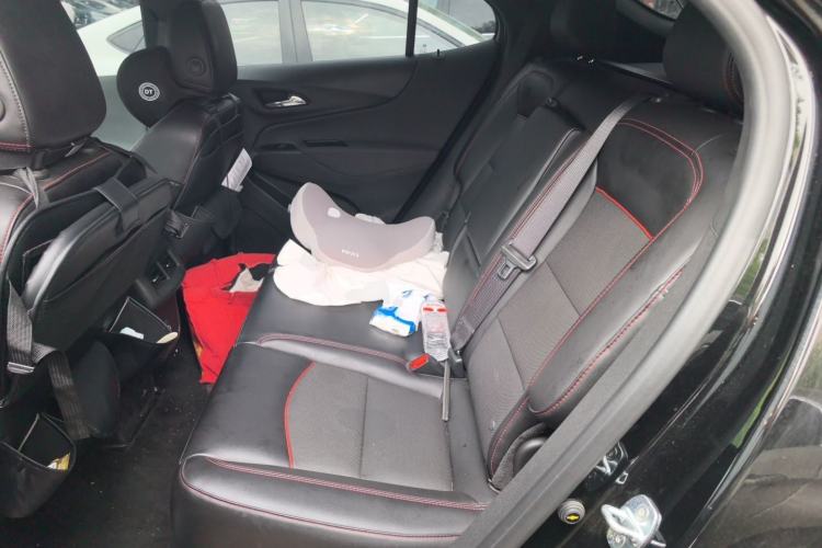 Used Chevrolet Equinox 2023 Mild Hybrid 2.0T RS All-Wheel-Drive Smart Guardian Edition Left Rear Seat