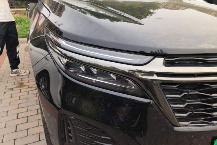 Used Chevrolet Equinox 2023 Mild Hybrid 2.0T RS All-Wheel-Drive Smart Guardian Edition Right Front Headlight