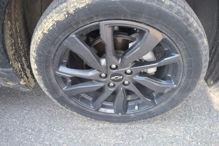 Used Chevrolet Equinox 2023 Mild Hybrid 2.0T RS All-Wheel-Drive Smart Boundary Edition Right Front Wheel Hub