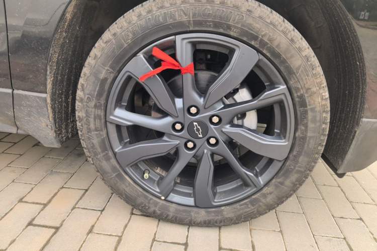 Used Chevrolet Equinox 2023 Mild Hybrid 2.0T RS All-Wheel-Drive Smart Guardian Edition Right Front Wheel Hub