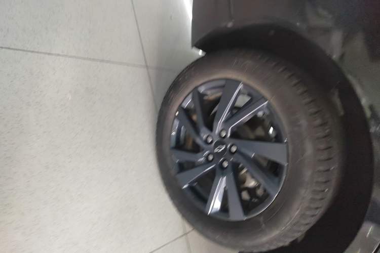 Used Chevrolet Equinox 2023 Mild Hybrid 2.0T RS Smart Boundary-Pushing Edition Right Rear Wheel Hub