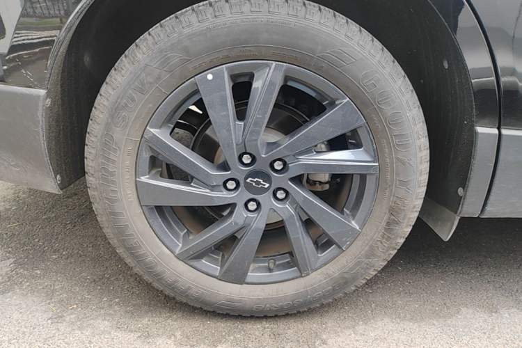 Used Chevrolet Equinox 2023 Mild Hybrid 2.0T RS Smart Boundary-Pushing Edition Right Rear Wheel Hub