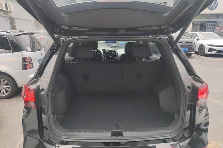 Used Chevrolet Equinox 2023 Mild Hybrid 2.0T RS Smart Boundary-Pushing Edition Trunk