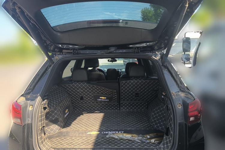 Used Chevrolet Equinox 2023 Mild Hybrid 2.0T RS All-Wheel-Drive Smart Boundary Edition Trunk