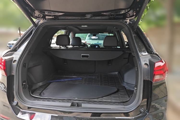 Used Chevrolet Equinox 2023 Mild Hybrid 2.0T RS All-Wheel-Drive Smart Guardian Edition Trunk