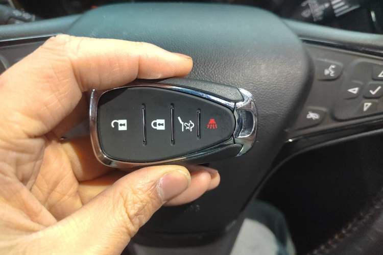 Used Chevrolet Equinox 2023 Mild Hybrid 2.0T RS Smart Boundary-Pushing Edition Vehicle Key