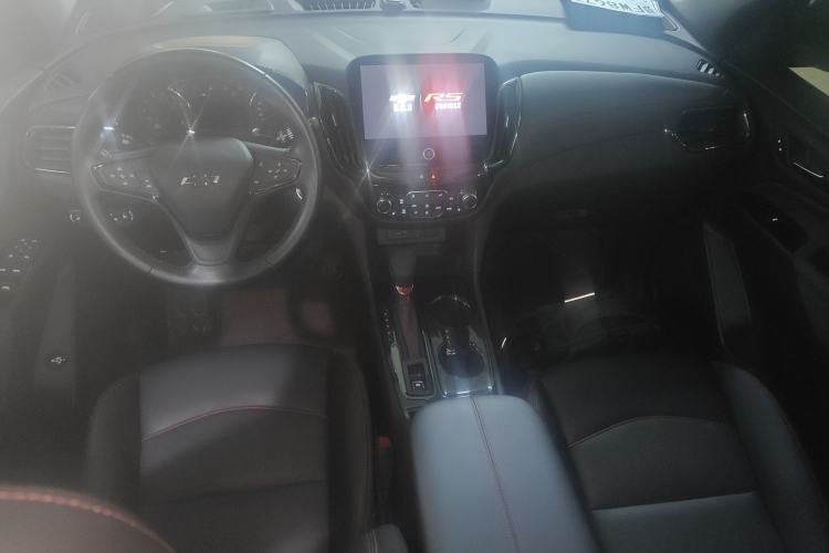 Used Chevrolet Equinox 2023 Mild Hybrid 2.0T RS All-Wheel-Drive Smart Boundary Edition Center Console