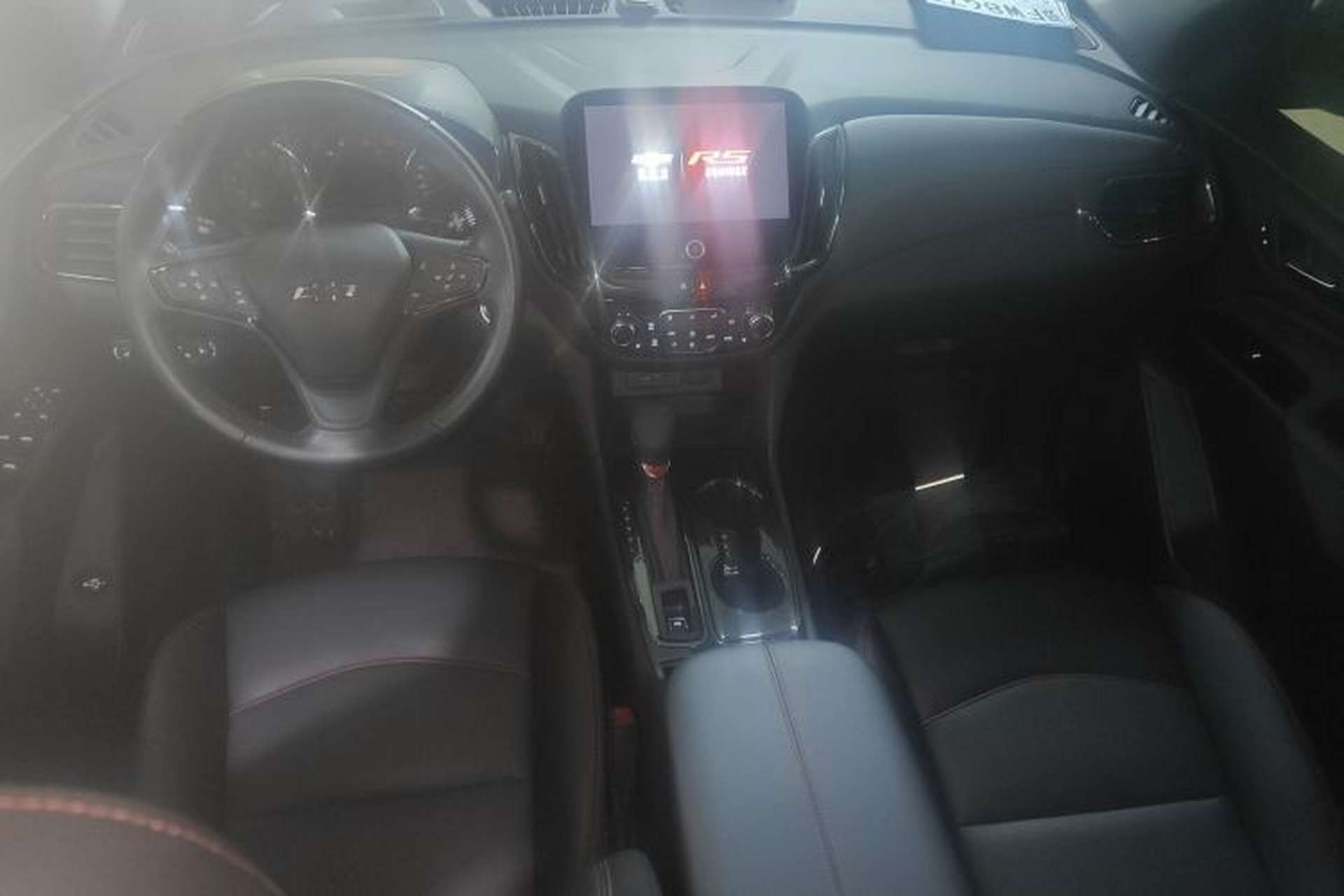 Used Chevrolet Equinox 2023 Mild Hybrid 2.0T RS All-Wheel-Drive Smart Boundary Edition Center Console