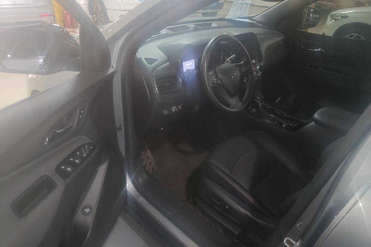 Used Chevrolet Equinox 2023 Mild Hybrid 2.0T RS All-Wheel-Drive Smart Boundary Edition Driver Seat