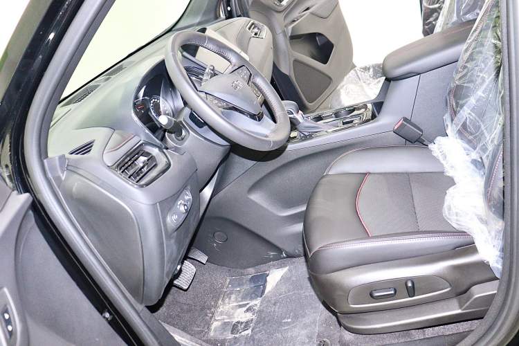 Used Chevrolet Equinox 2023 Mild Hybrid 2.0T RS Smart Boundary-Pushing Edition Interior 4