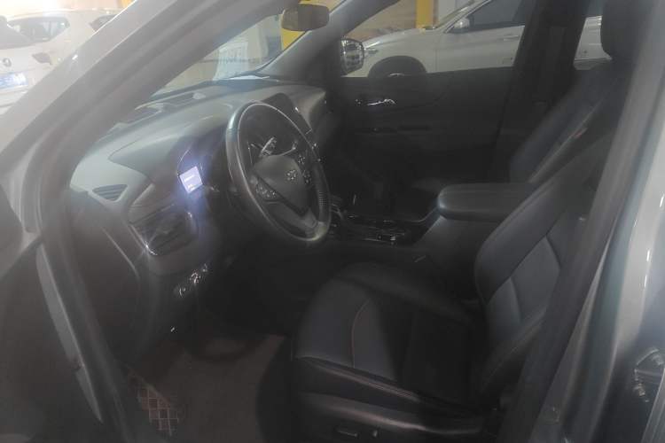 Used Chevrolet Equinox 2023 Mild Hybrid 2.0T RS All-Wheel-Drive Smart Boundary Edition Left Front Seat