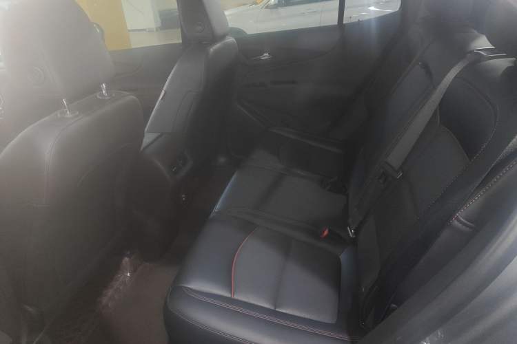 Used Chevrolet Equinox 2023 Mild Hybrid 2.0T RS All-Wheel-Drive Smart Boundary Edition Left Rear Seat