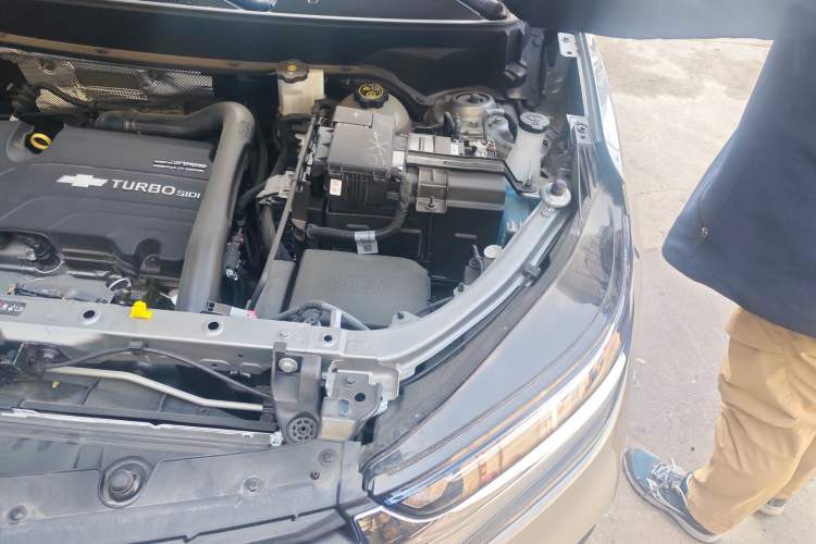 Used Chevrolet Equinox 2023 1.5T Chijie Version Engine Bay Left