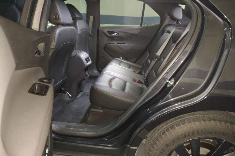 Used Chevrolet Equinox 2023 Mild Hybrid 2.0T RS Smart Boundary-Pushing Edition Left Rear Seat