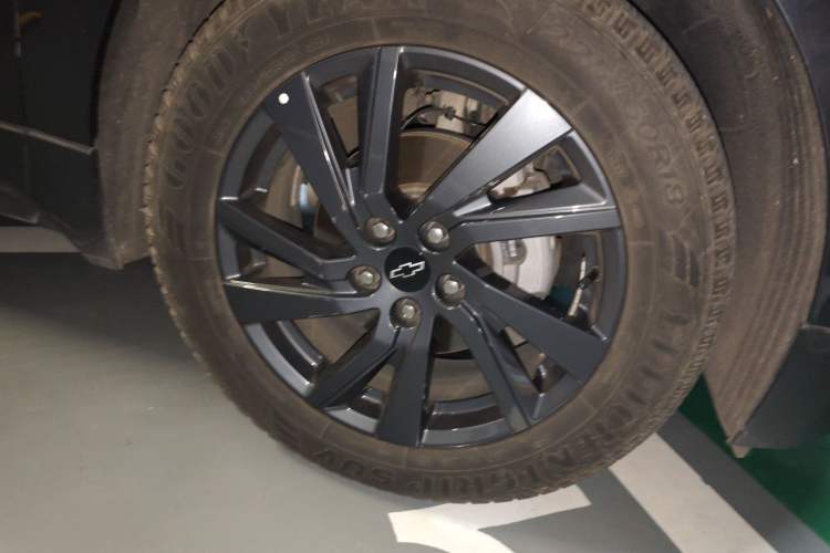 Used Chevrolet Equinox 2023 Mild Hybrid 2.0T RS Smart Boundary-Pushing Edition Right Front Wheel Hub