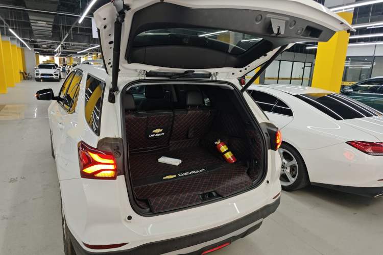 Used Chevrolet Equinox 2023 1.5T Yujie Version Trunk