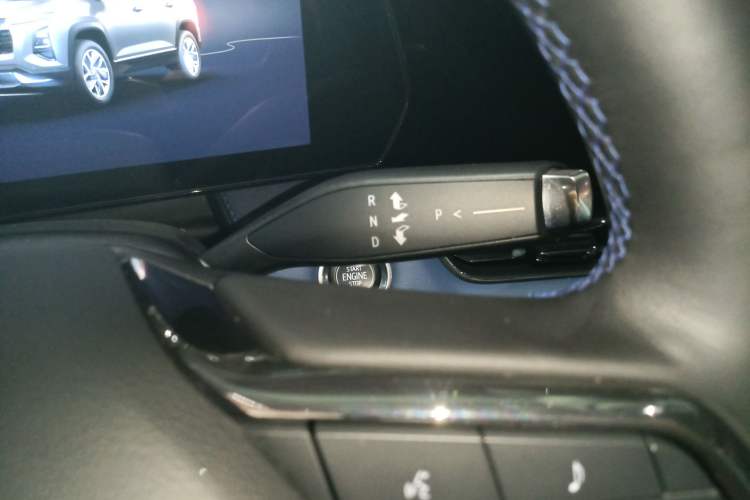 Used Chevrolet Equinox Plus 2024 102km RS Ultimate Edition Gear Lever