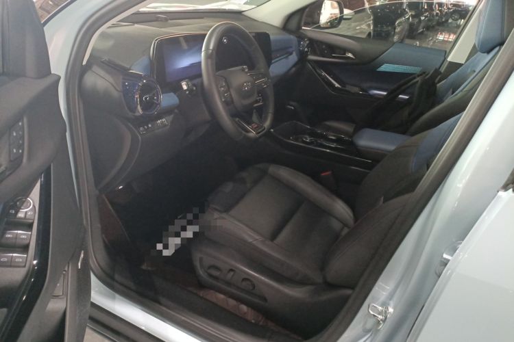 Used Chevrolet Equinox Plus 2024 102km RS Ultimate Edition Interior 3