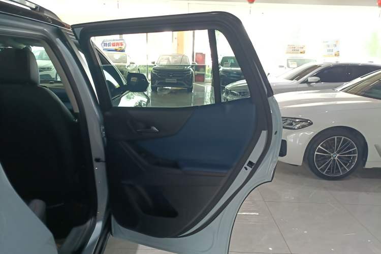 Used Chevrolet Equinox Plus 2024 102km RS Ultimate Edition Interior 6