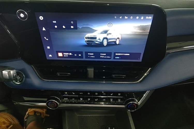 Used Chevrolet Equinox Plus 2024 102km RS Ultimate Edition Audio And AC Panel