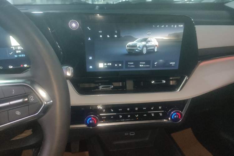 Used Chevrolet Equinox Plus 2024 102km RS Ultimate Edition Audio And AC Panel