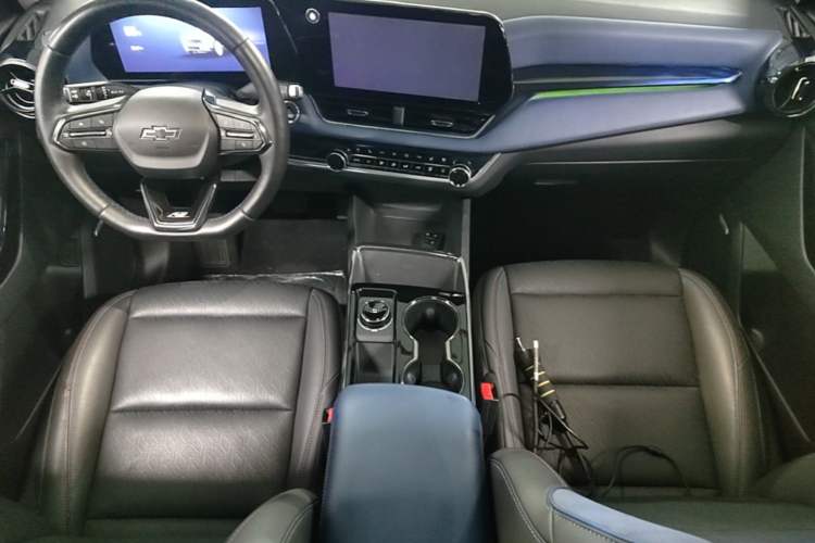 Used Chevrolet Equinox Plus 2024 102km RS Ultimate Edition Center Console
