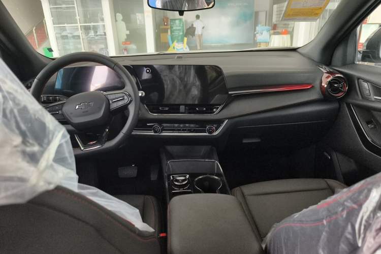 Used Chevrolet Equinox Plus 2024 102km RS Flagship Edition Center Console