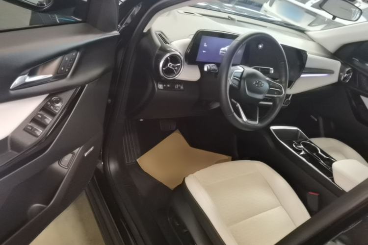 Used Chevrolet Equinox Plus 2024 155km ACTIV Ultimate Edition Driver Seat