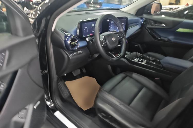 Used Chevrolet Equinox Plus 2024 102km RS Ultimate Edition Driver Seat
