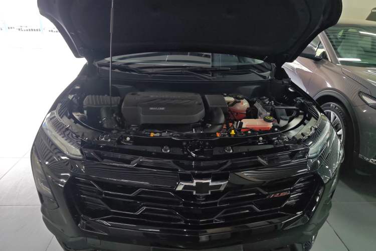 Used Chevrolet Equinox Plus 2024 102km RS Ultimate Edition Engine Bay