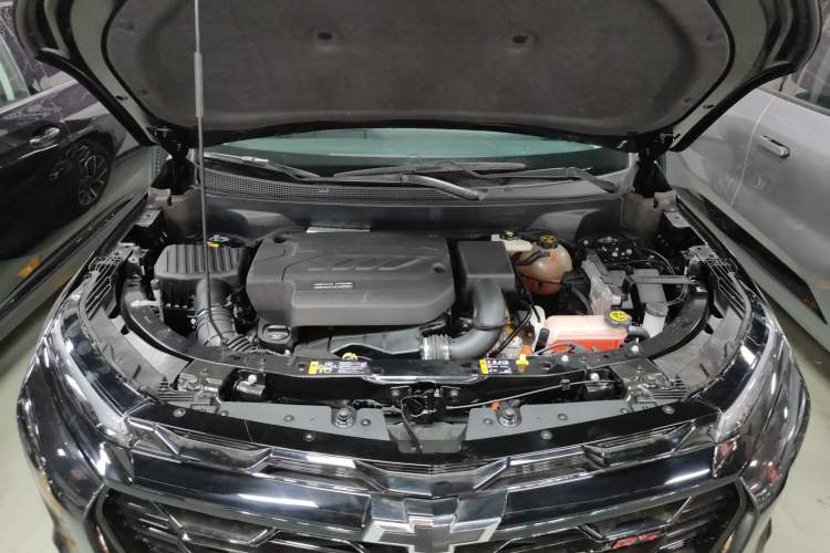 Used Chevrolet Equinox Plus 2024 102km RS Ultimate Edition Engine Bay