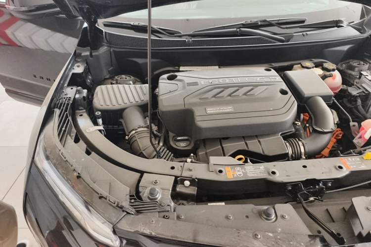 Used Chevrolet Equinox Plus 2024 102km RS Flagship Edition Engine Bay Right
