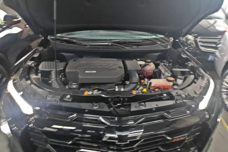 Used Chevrolet Equinox Plus 2024 102km RS Ultimate Edition Engine Bay