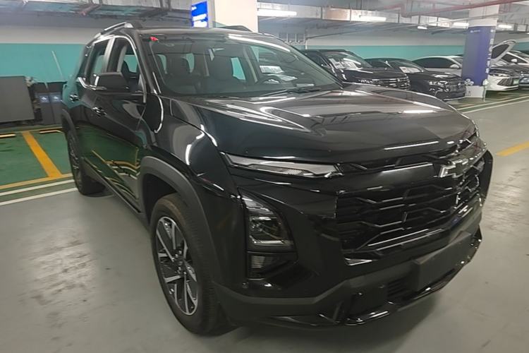 Used Chevrolet Equinox Plus 2024 102km RS Ultimate Edition Front Right 45 Deg