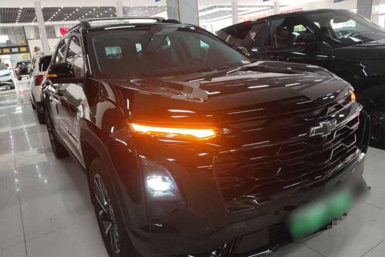 Used Chevrolet Equinox Plus 2024 102km RS Ultimate Edition Front Right 45 Deg