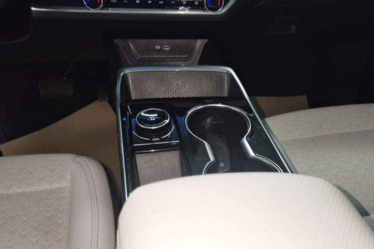 Used Chevrolet Equinox Plus 2024 155km ACTIV Ultimate Edition Gear Lever