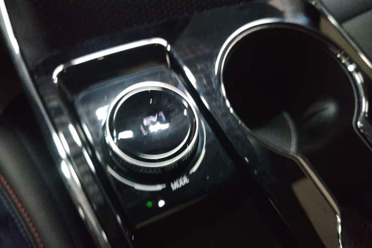 Used Chevrolet Equinox Plus 2024 102km RS Ultimate Edition Gear Lever