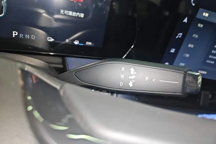Used Chevrolet Equinox Plus 2024 102km RS Ultimate Edition Gear Lever