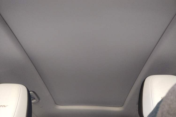Used Chevrolet Equinox Plus 2024 155km ACTIV Ultimate Edition Headliner