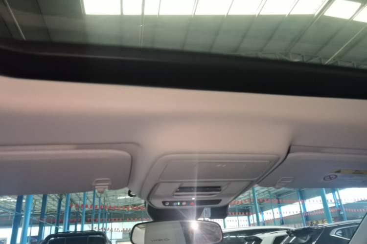 Used Chevrolet Equinox Plus 2024 155km ACTIV Ultimate Edition Headliner