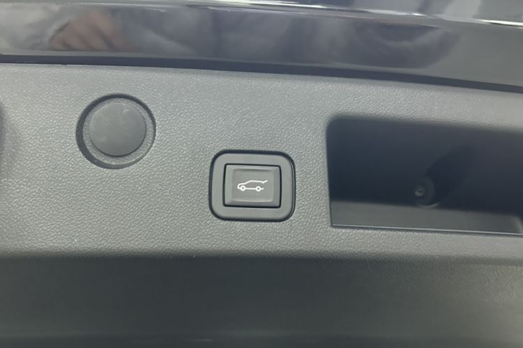 Used Chevrolet Equinox Plus 2024 102km RS Ultimate Edition Interior 1
