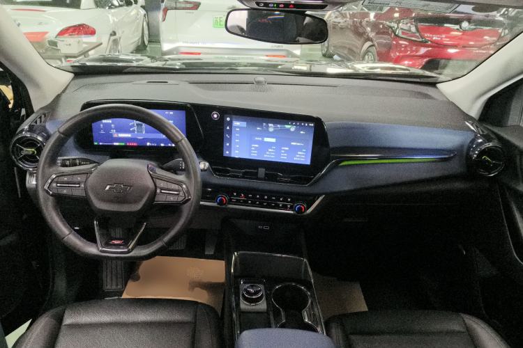 Used Chevrolet Equinox Plus 2024 102km RS Ultimate Edition Interior 2