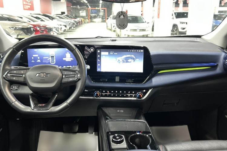 Used Chevrolet Equinox Plus 2024 102km RS Ultimate Edition Interior 3