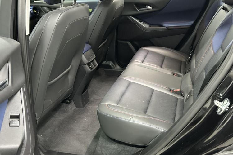 Used Chevrolet Equinox Plus 2024 102km RS Ultimate Edition Interior 4