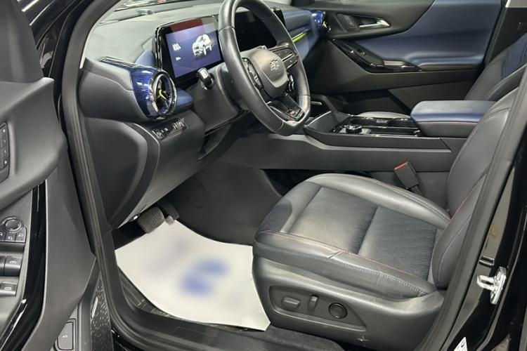 Used Chevrolet Equinox Plus 2024 102km RS Ultimate Edition Interior 6
