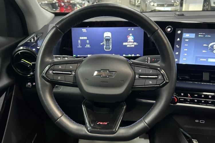 Used Chevrolet Equinox Plus 2024 102km RS Ultimate Edition Interior 9