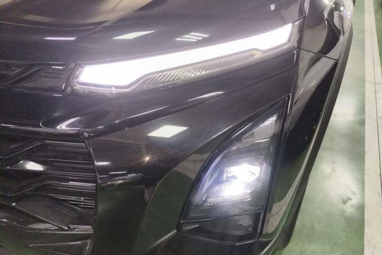 Used Chevrolet Equinox Plus 2024 102km RS Ultimate Edition Left Front Headlight