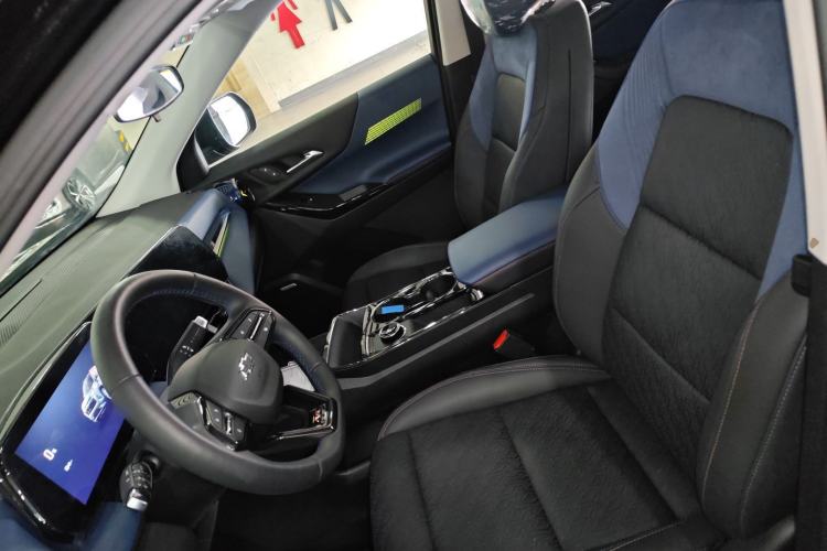 Used Chevrolet Equinox Plus 2024 102km RS Ultimate Edition Left Front Seat