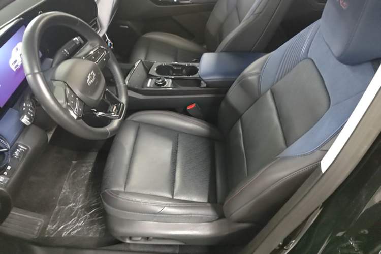 Used Chevrolet Equinox Plus 2024 102km RS Ultimate Edition Left Front Seat