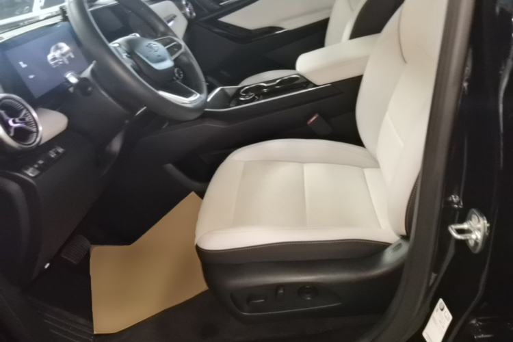 Used Chevrolet Equinox Plus 2024 155km ACTIV Ultimate Edition Left Front Seat